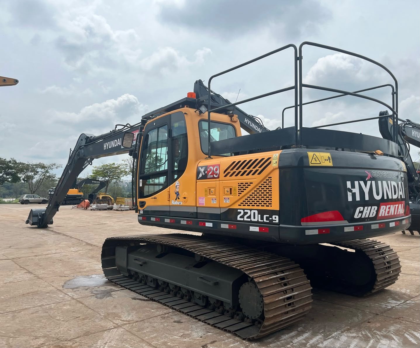 Escavadeira Hyundai avaliada em laudo HRN de apreciação de riscos
